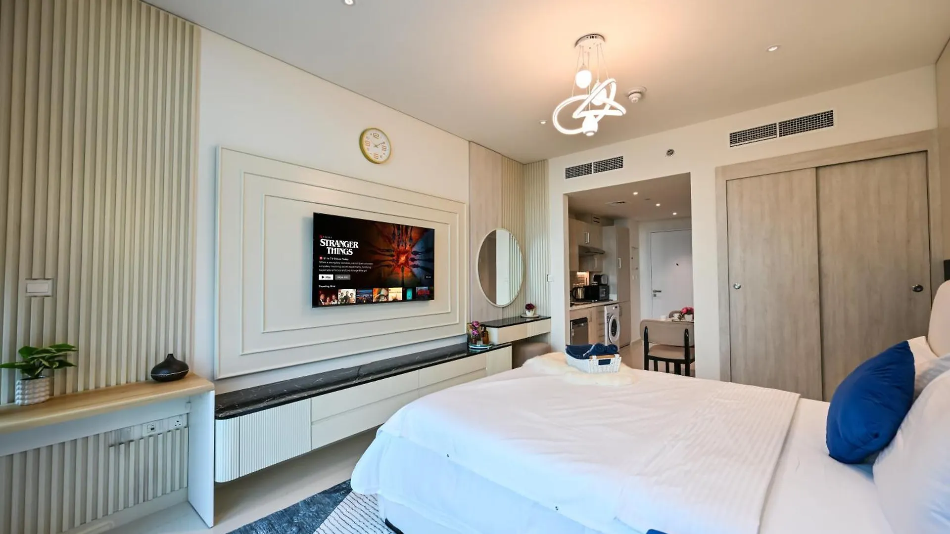 Daire Luxury Studio - Sea View, Beach Access & Infinity Pool - Seven Palm Residences Dubai